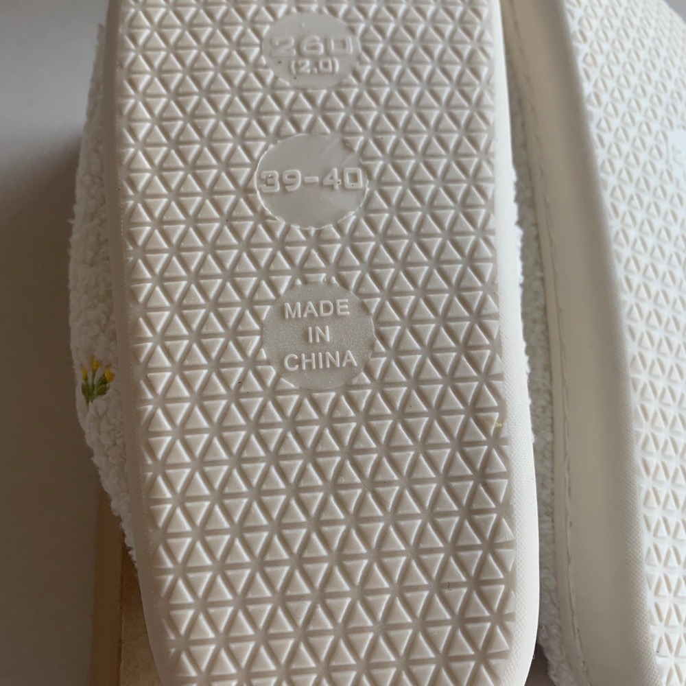 Preppy Tree Slippers - Picture 5 of 7